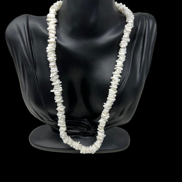 Vintage Shell Necklaces Lot of Three White‎ Chips Barrel Clasps - Picture 4 of 9